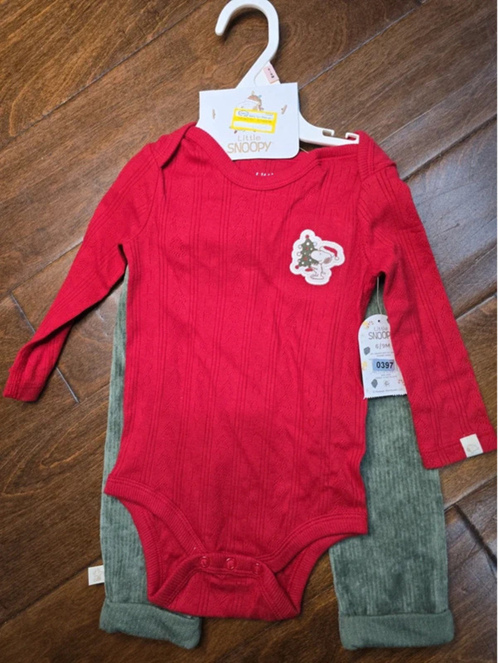 6 to 9m brand new snoopy, christmas outfit, item 397G6